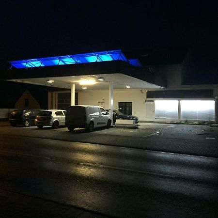 Alte Tankstelle Appartement Strassenhaus Buitenkant foto