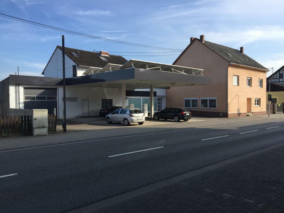 Alte Tankstelle Appartement Strassenhaus Buitenkant foto
