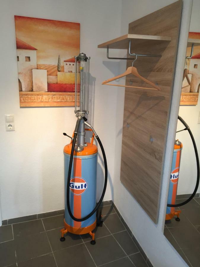 Alte Tankstelle Appartement Strassenhaus Buitenkant foto